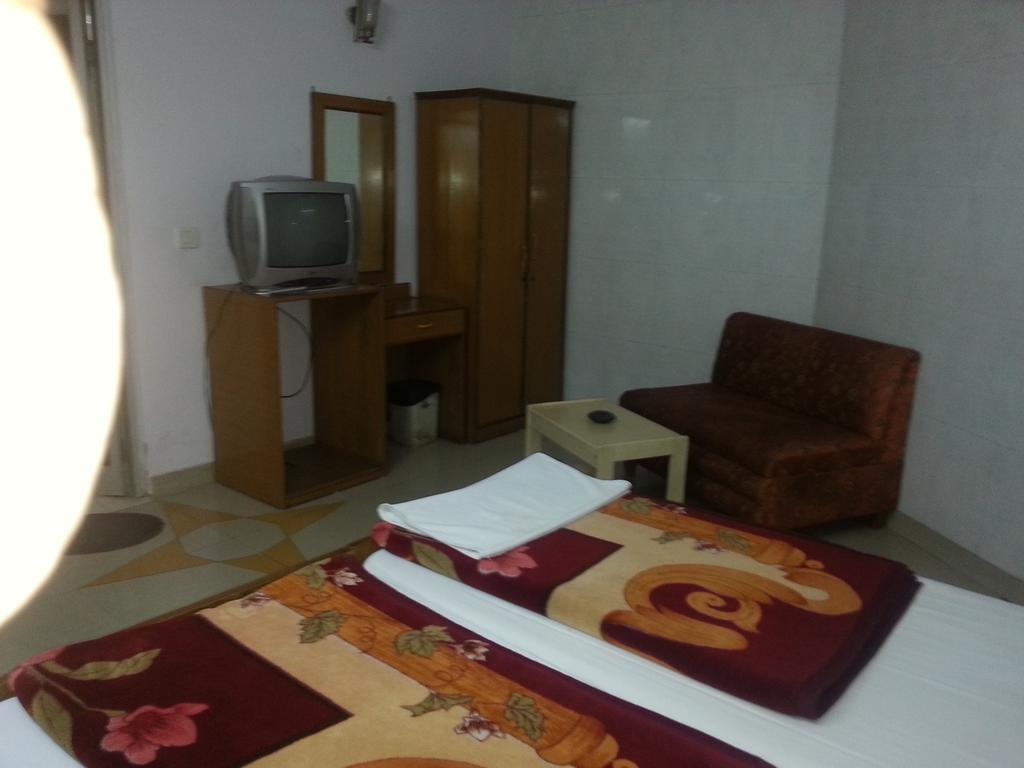 Hotel Royale Paradise Noida Exterior photo